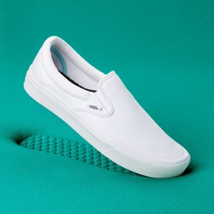 Vans Erkek Kaykay Ayakkabısı ComfyCush Slip-On Beyaz | 40196-719